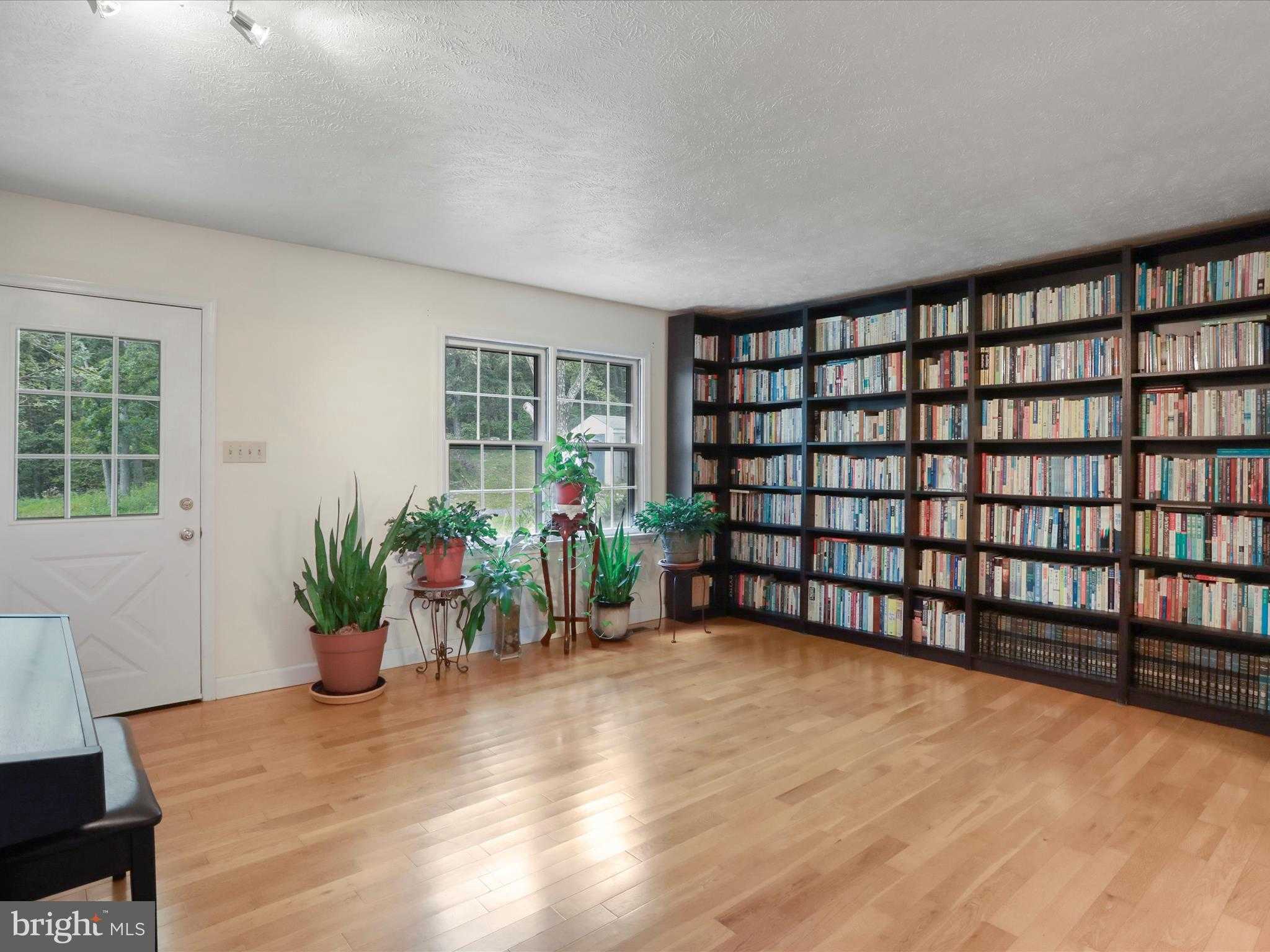 752 Enchanted Pl photo 11