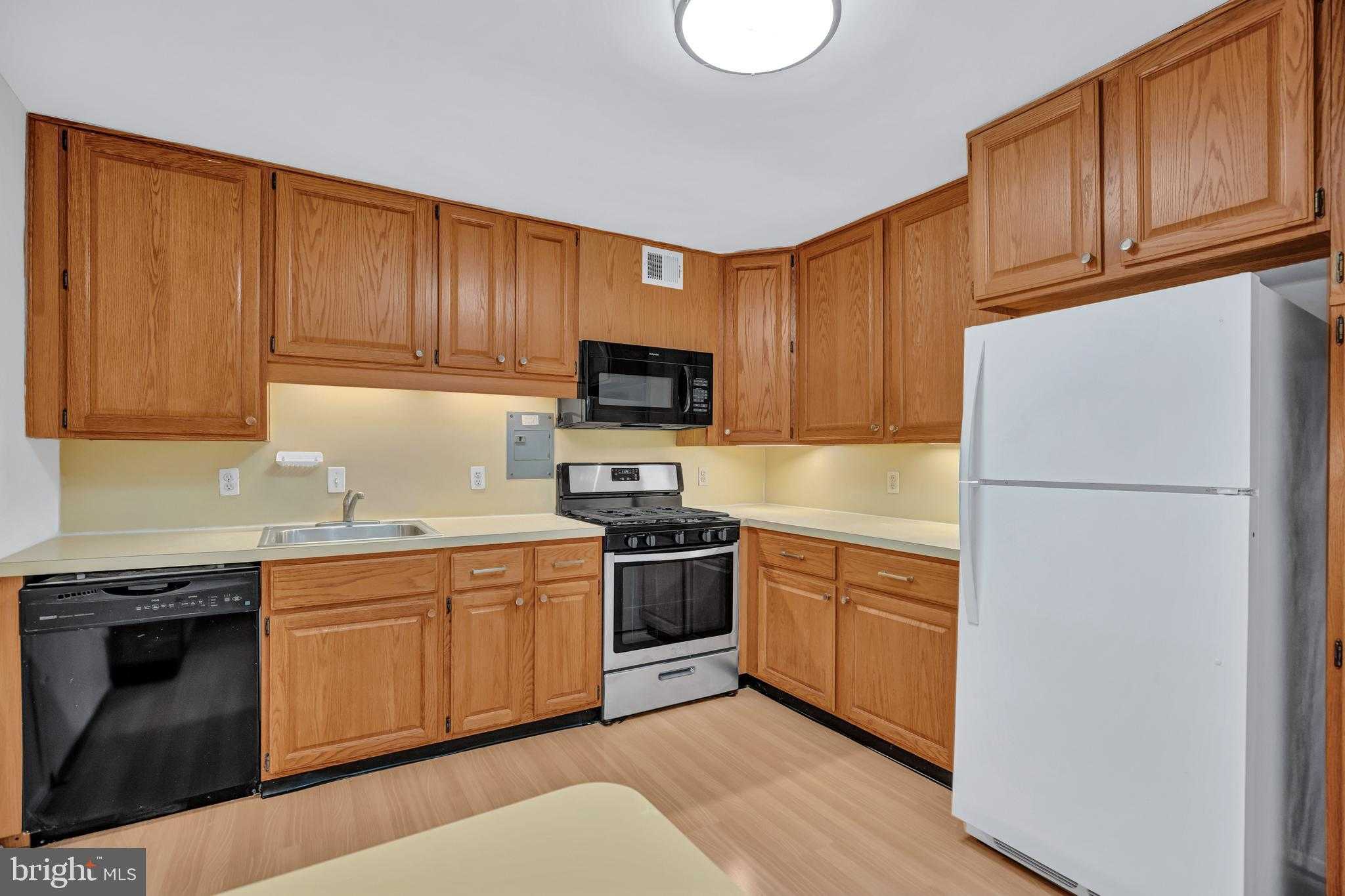 5301 Westbard Cir Apt 429 photo 7