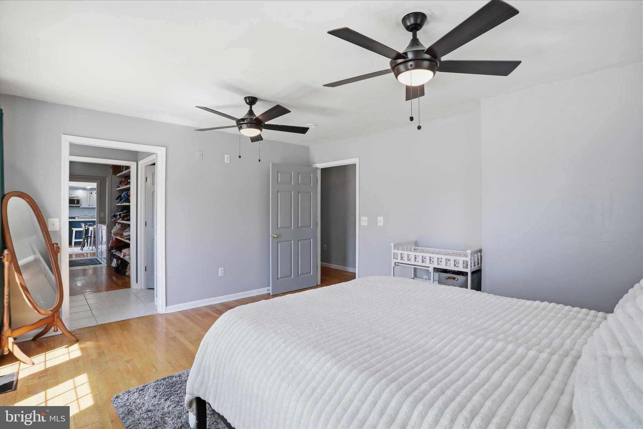 188 Marquis CT photo 19