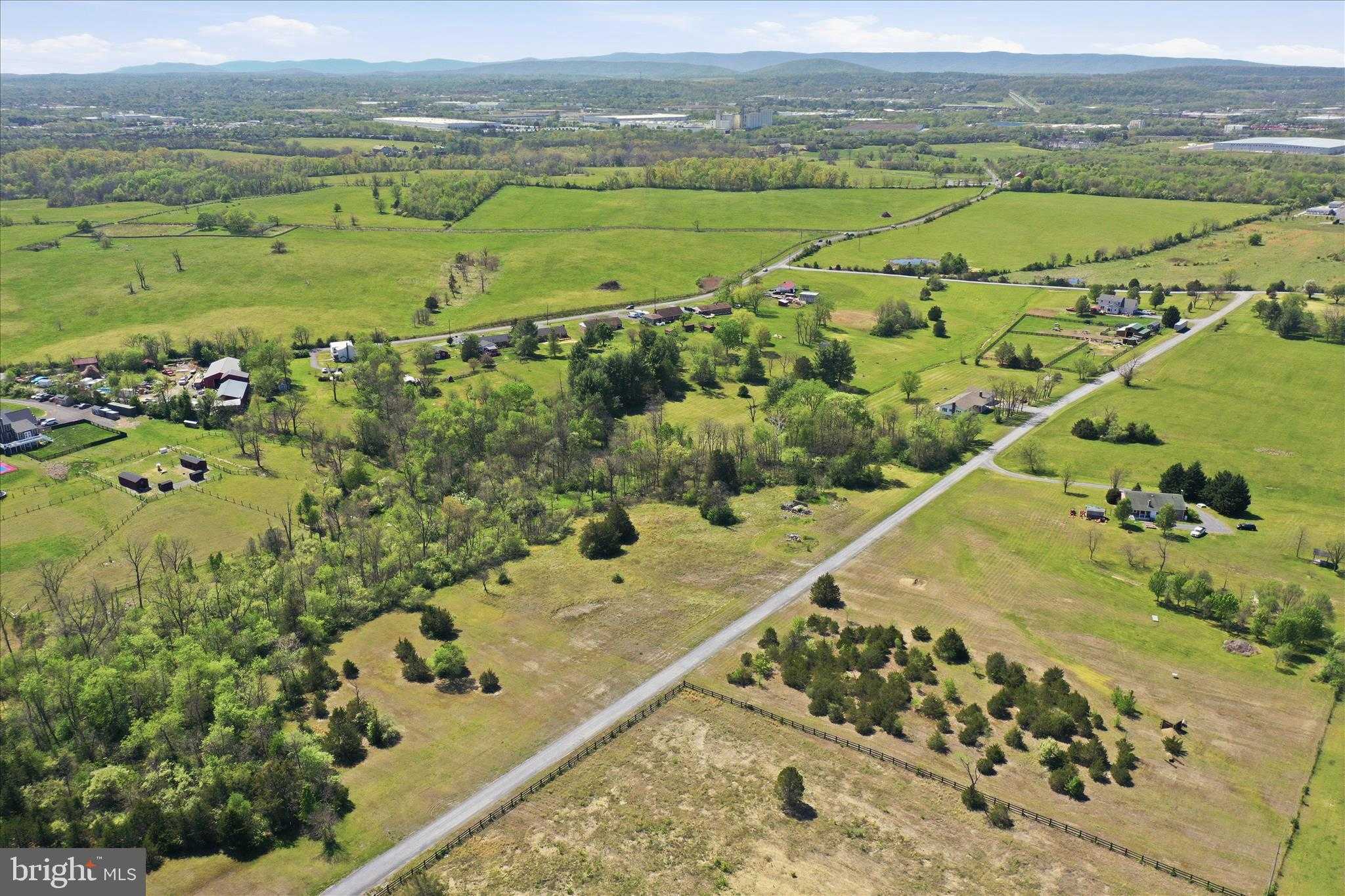 188 Marquis CT photo 42