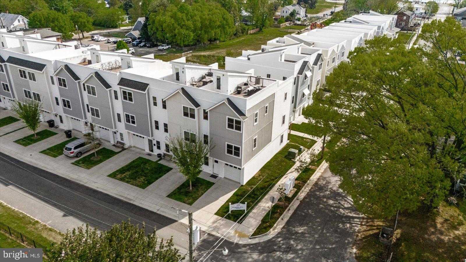 300 Douglas Ave photo 44