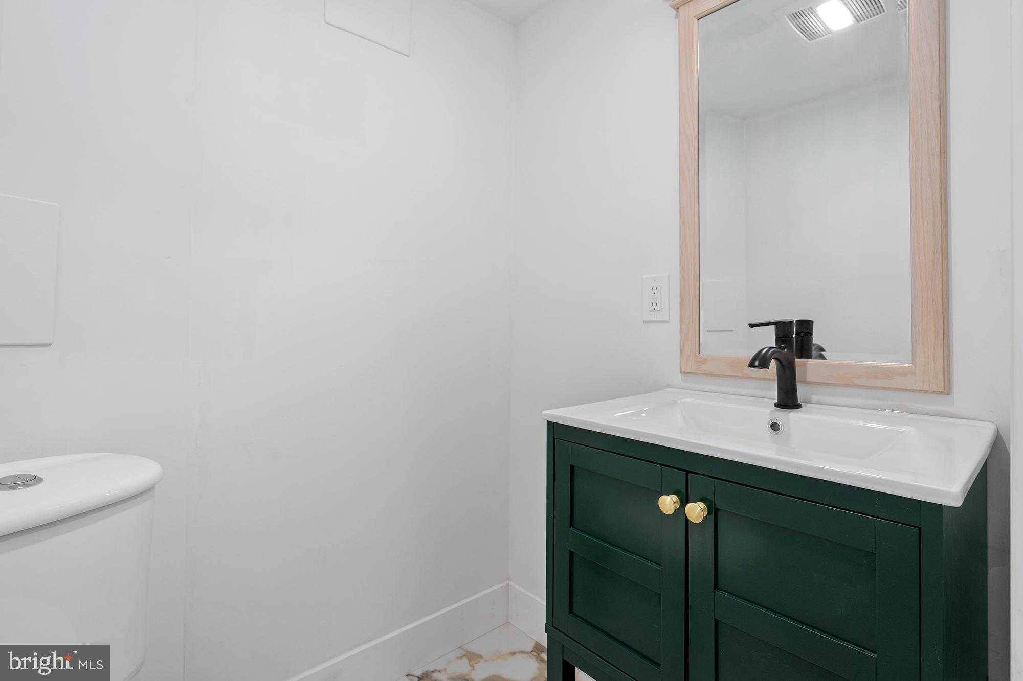 2713 E Fayette St photo 34