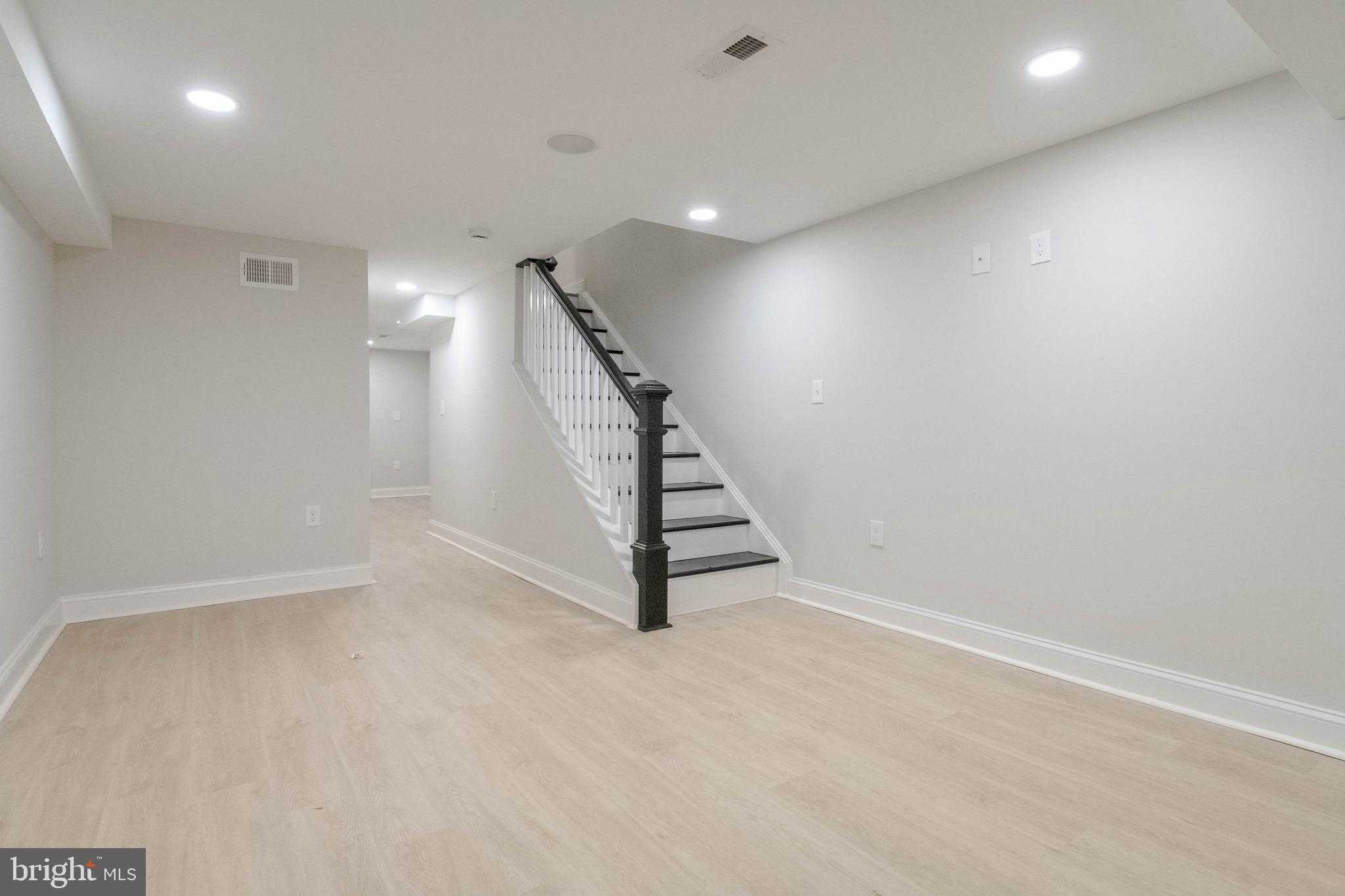 1645 Normal Ave photo 31