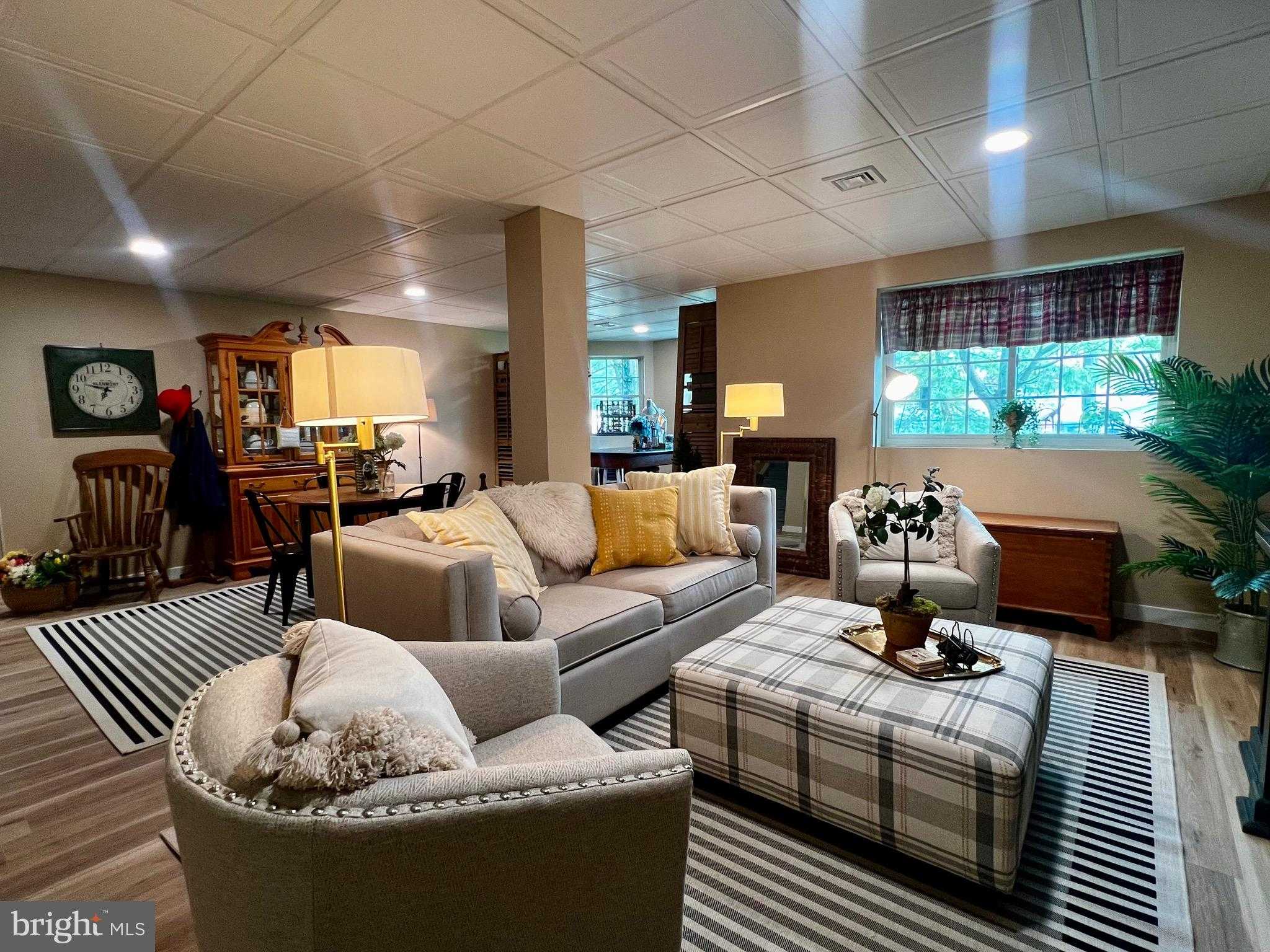 844 Victoria Ln photo 75