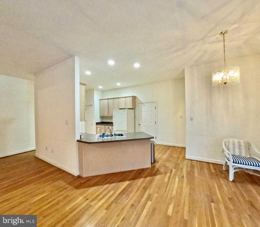 147 Sir Guy Dr photo 12