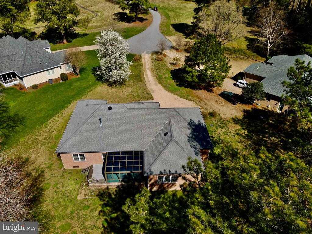 147 Sir Guy Dr photo 35