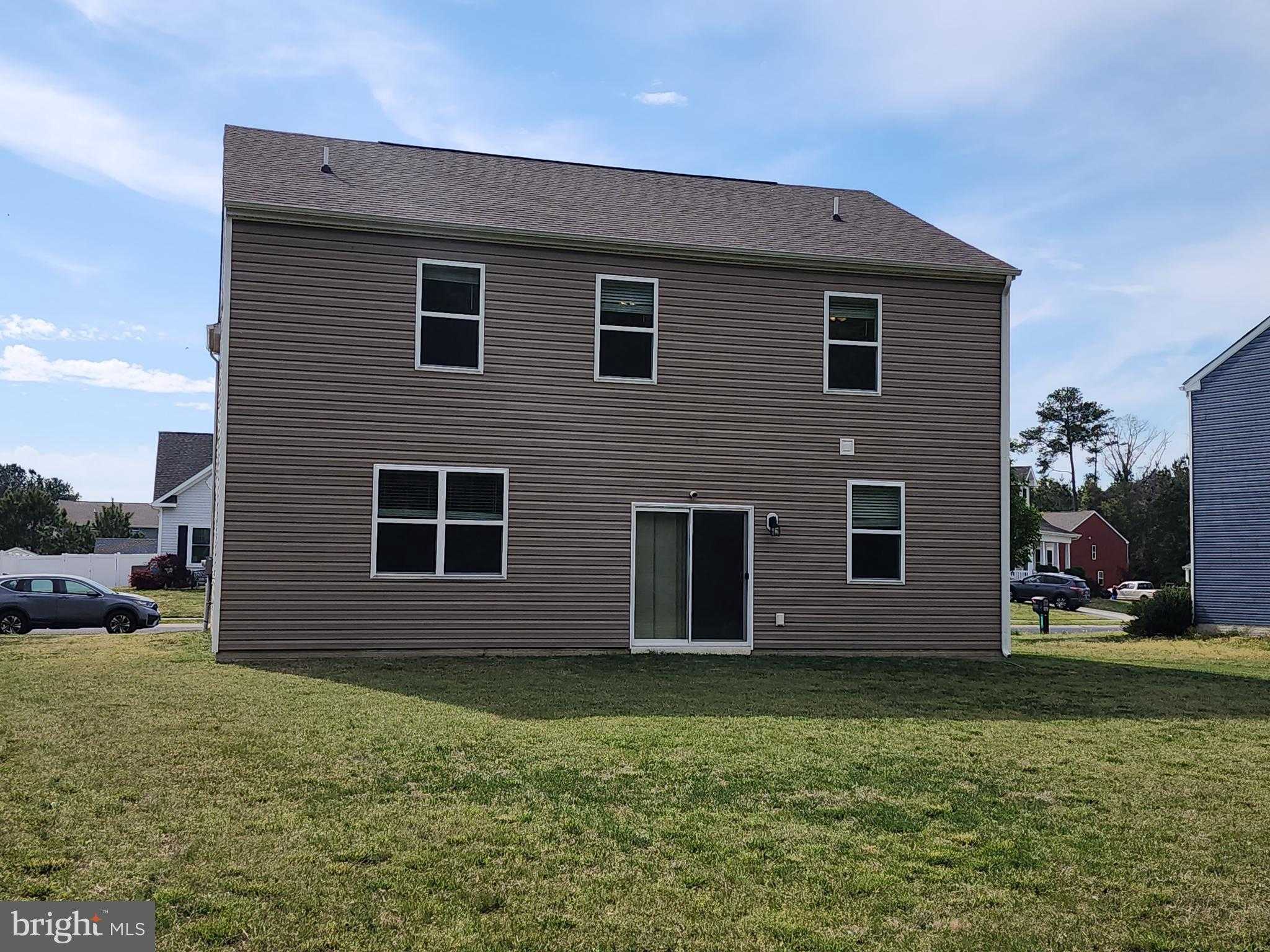 907 Marquis Ave photo 9