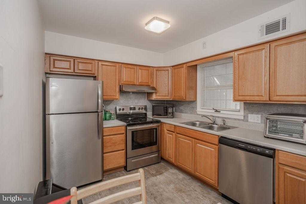 731 Highland Ave photo 10