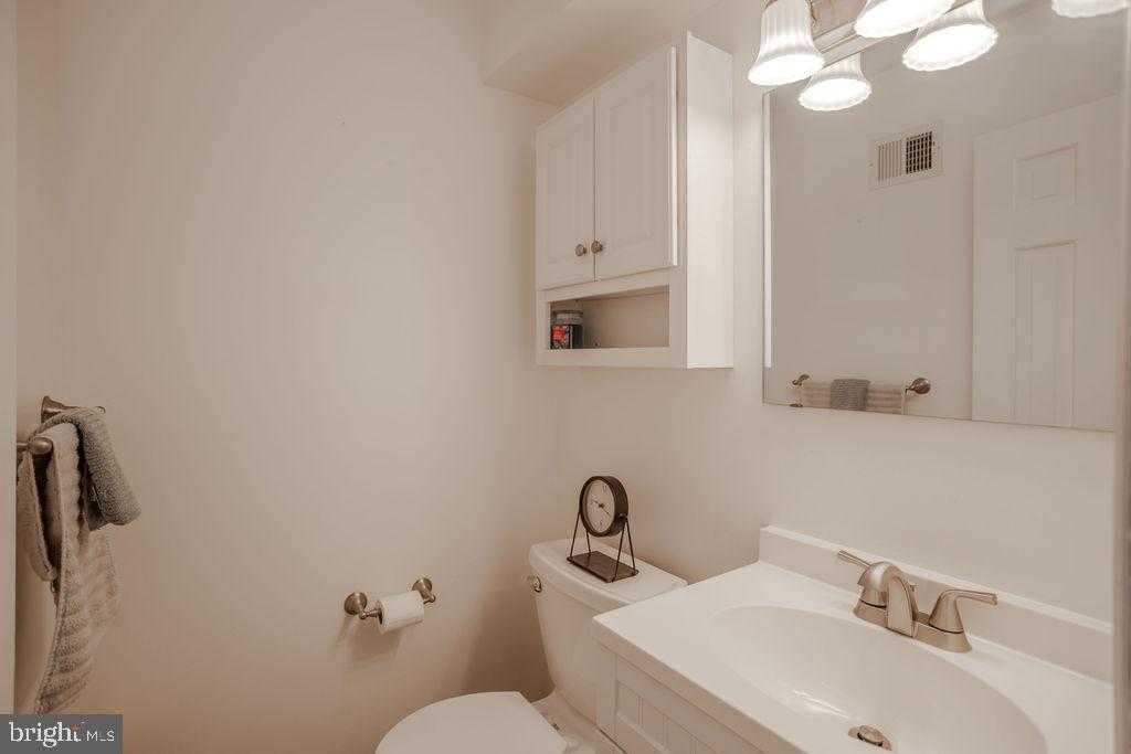 731 Highland Ave photo 17