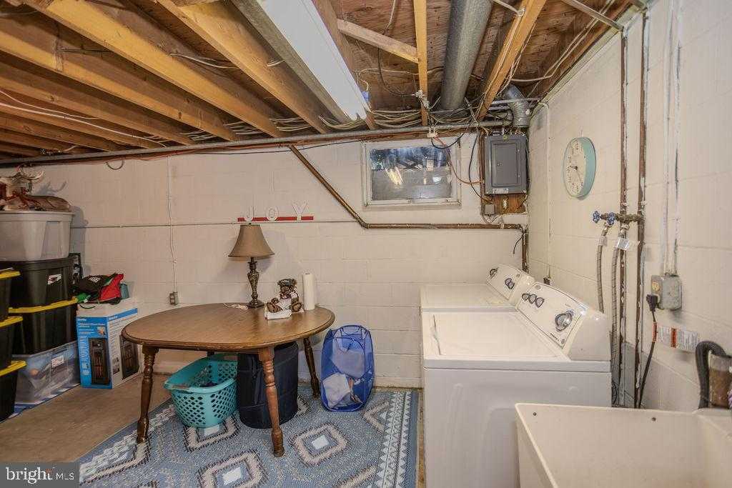 731 Highland Ave photo 38