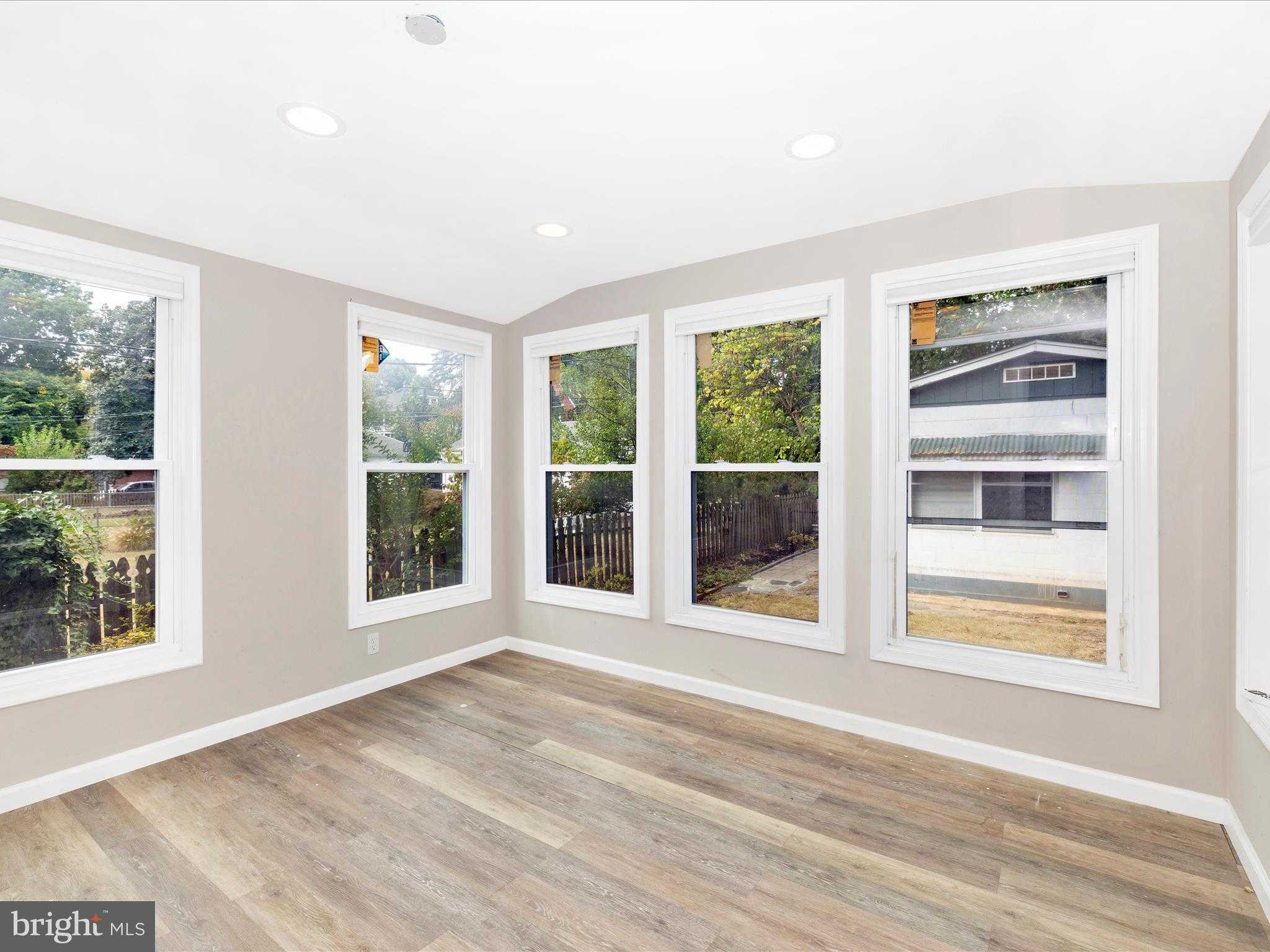 831 Oak Hill Ave photo 18