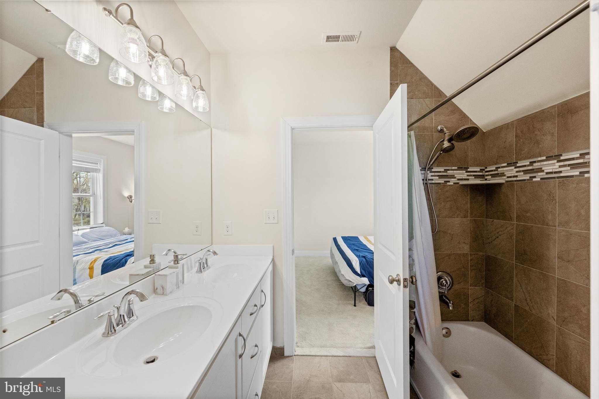 10 Giana Way photo 46