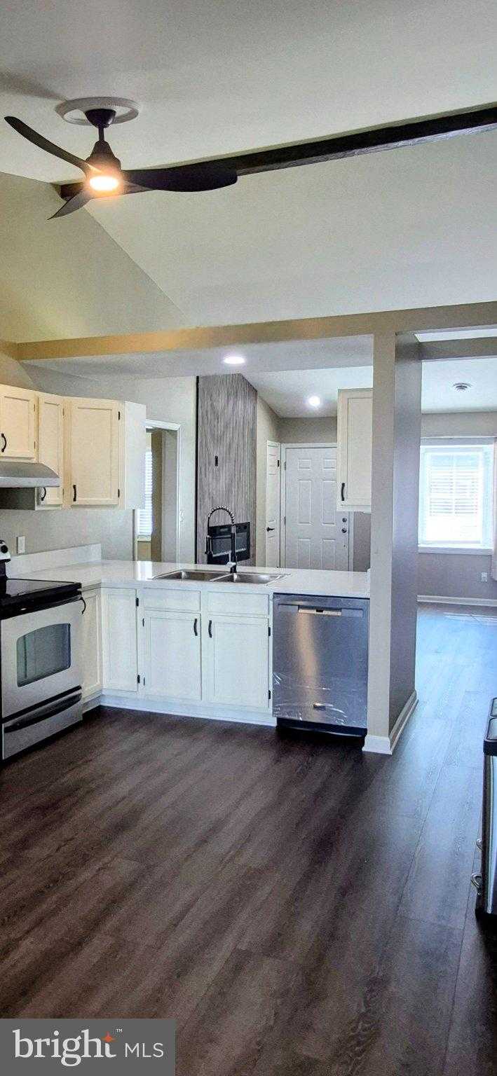 24 Southpoint Dr photo 13