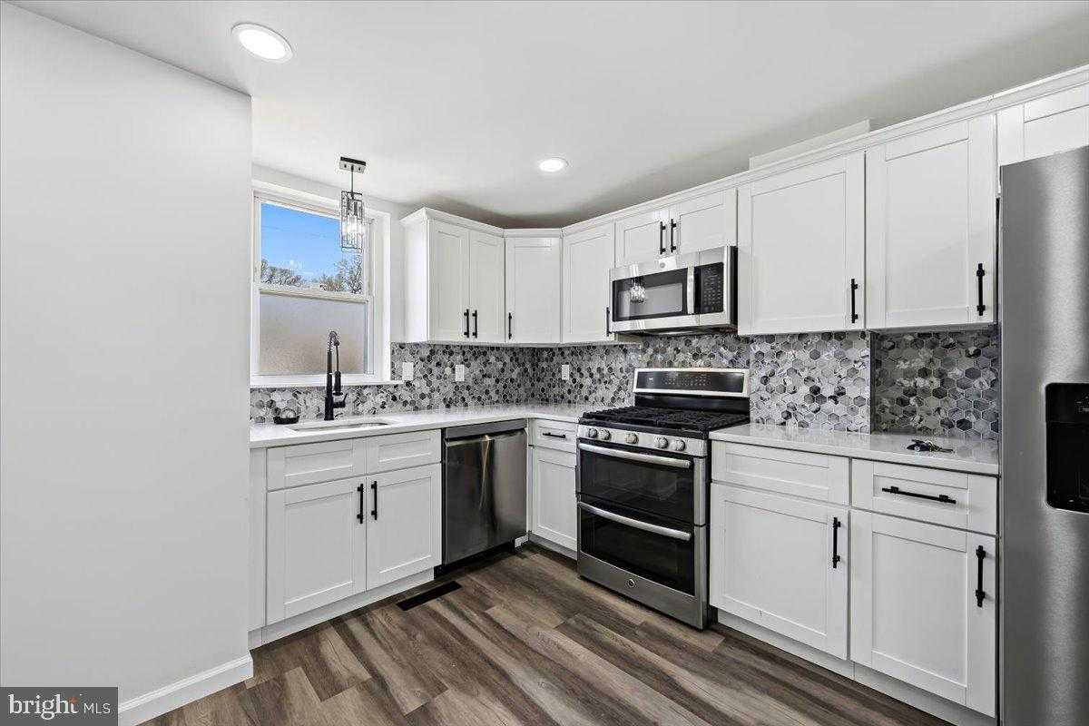 1122 N Van Buren St photo 13