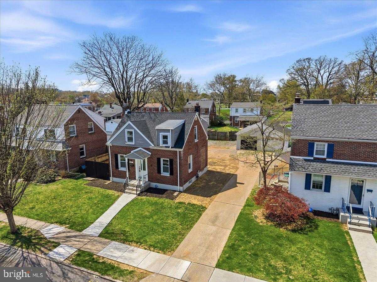 1122 N Van Buren St photo 4