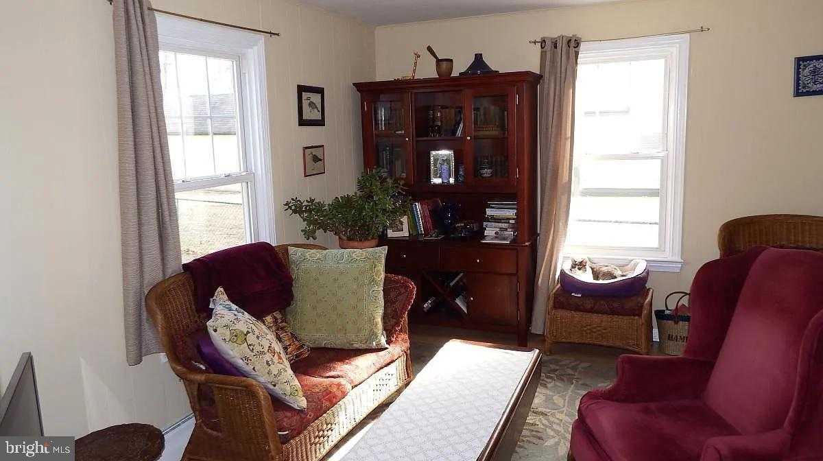 555 Barrett Ave photo 29