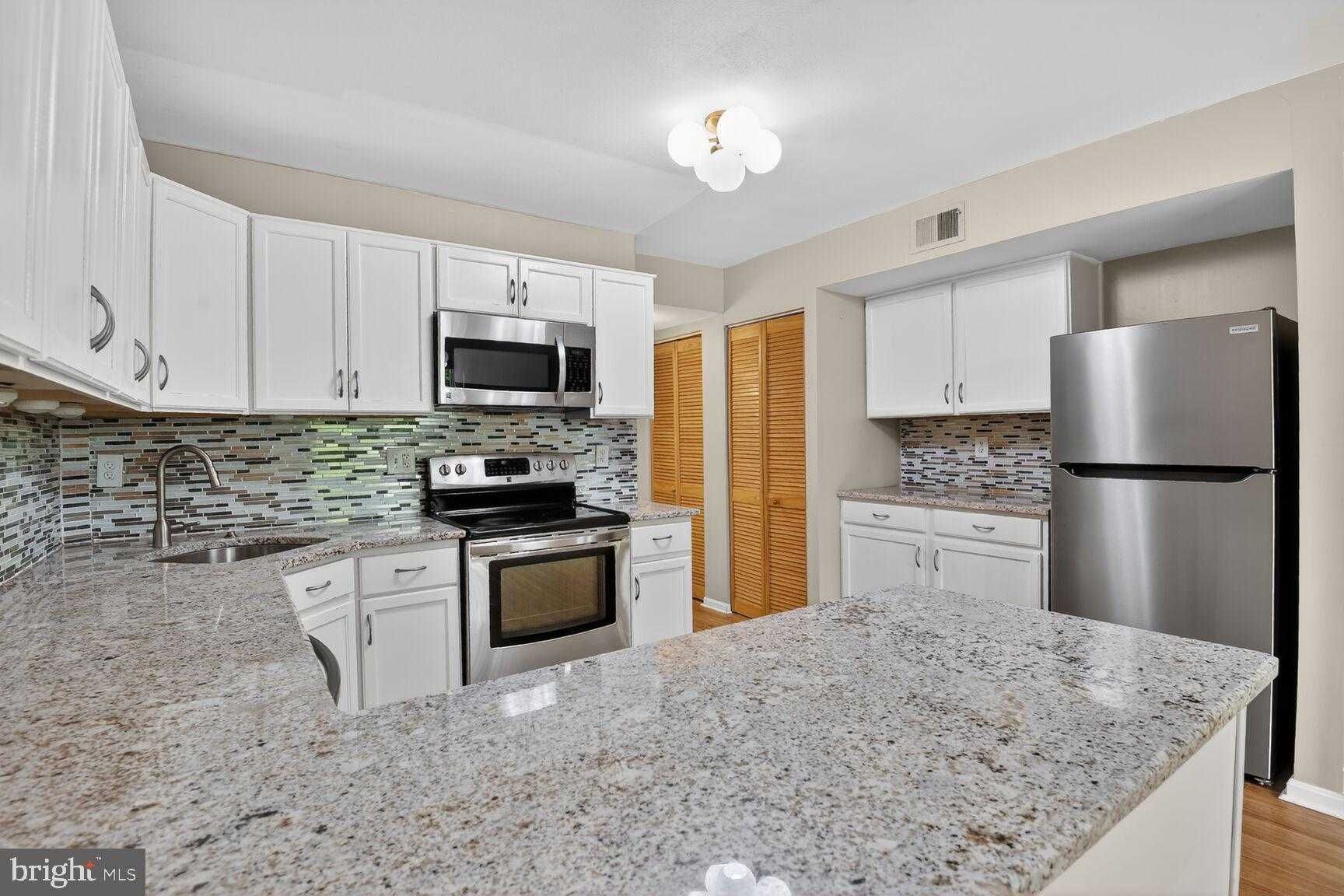 9725 Kings Crown CT Apt 202 photo 10