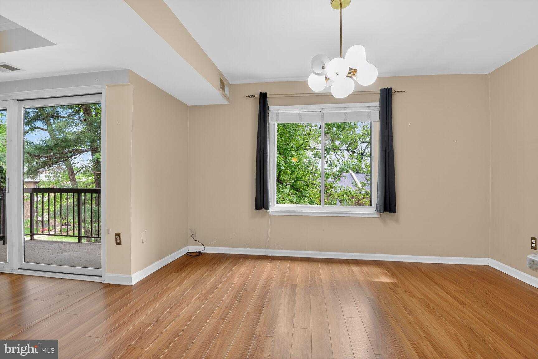 9725 Kings Crown CT Apt 202 photo 14