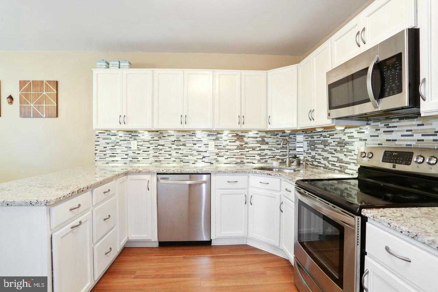 9725 Kings Crown CT Apt 202 photo 17