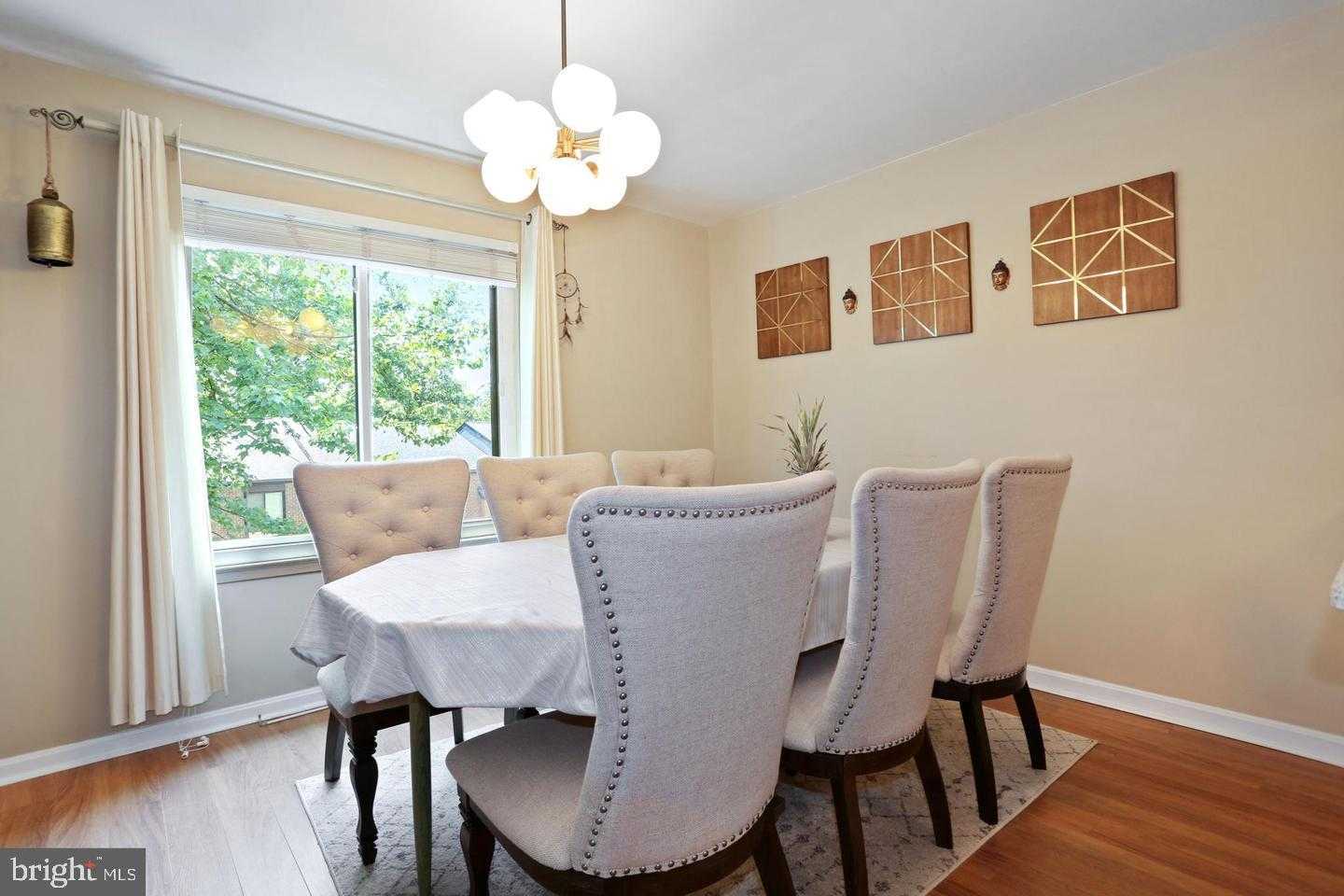 9725 Kings Crown CT Apt 202 photo 18