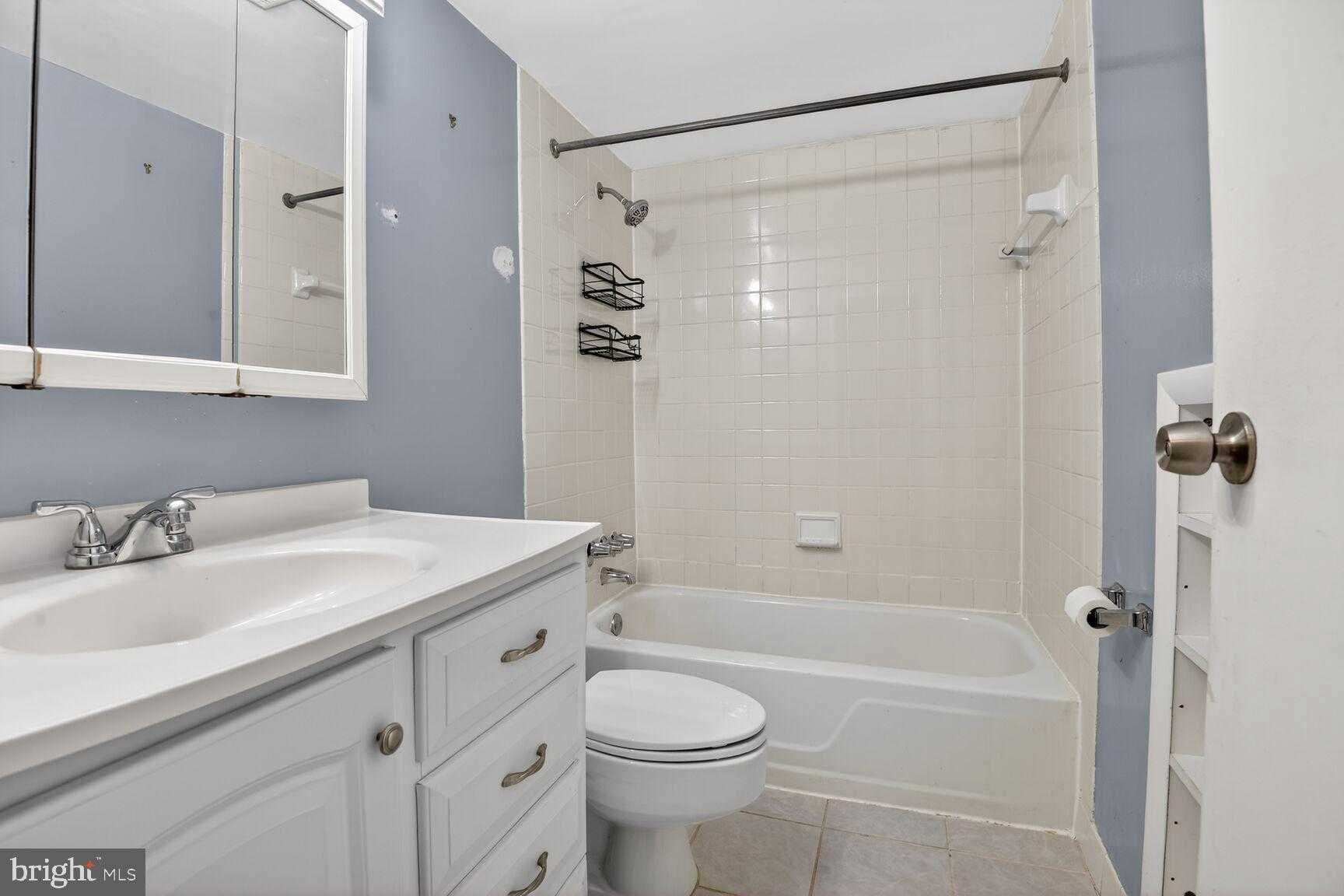 9725 Kings Crown CT Apt 202 photo 23