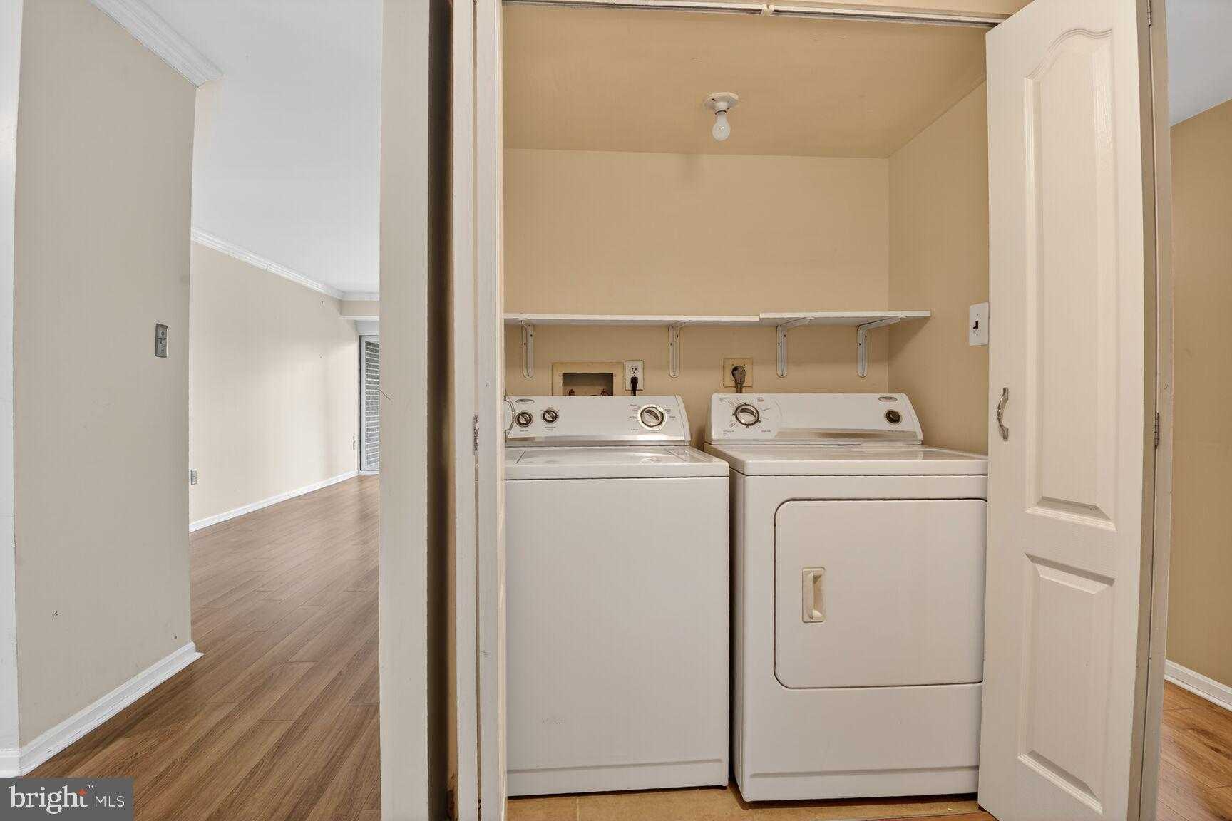 9725 Kings Crown CT Apt 202 photo 24