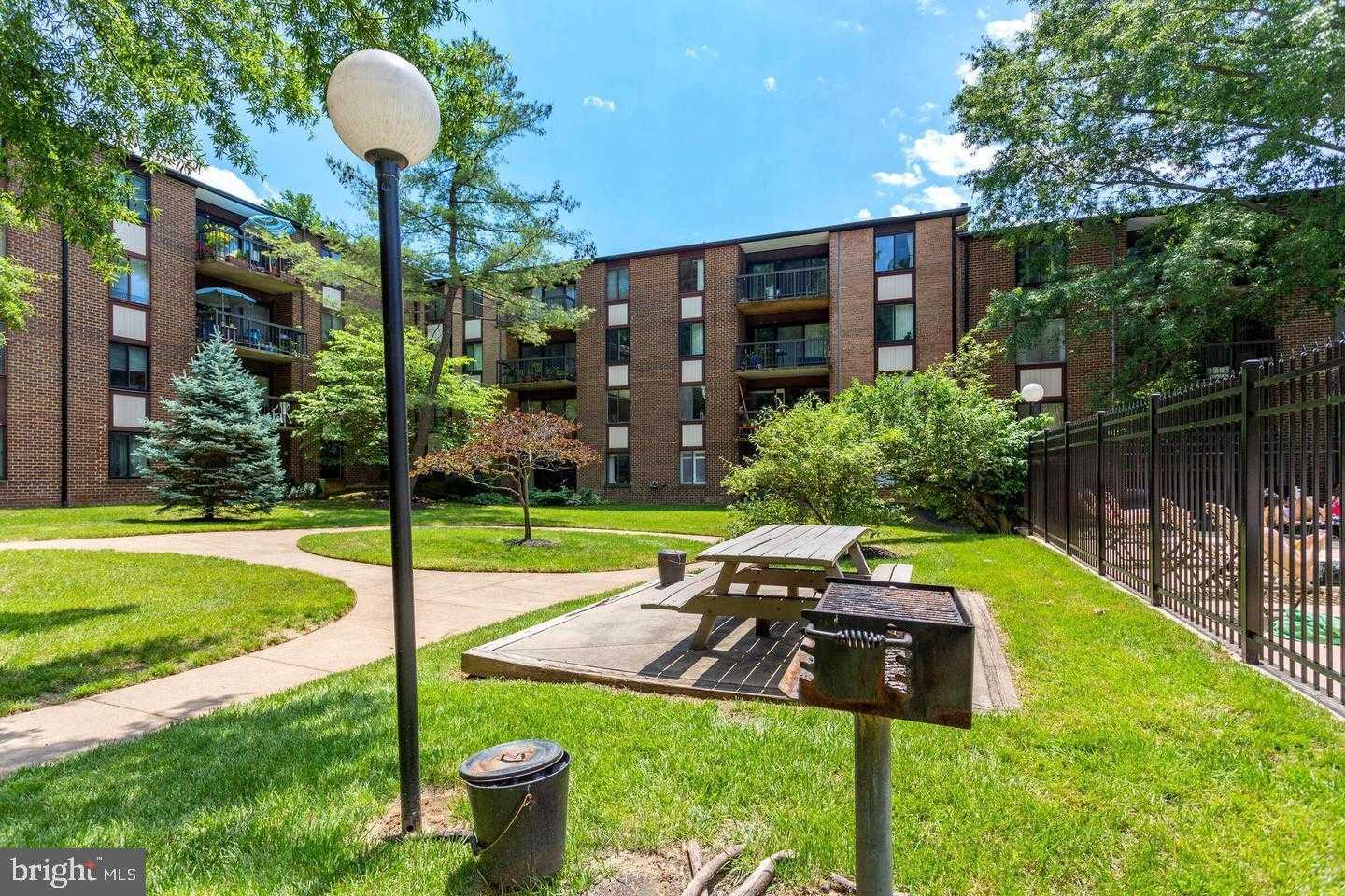 9725 Kings Crown CT Apt 202 photo 30