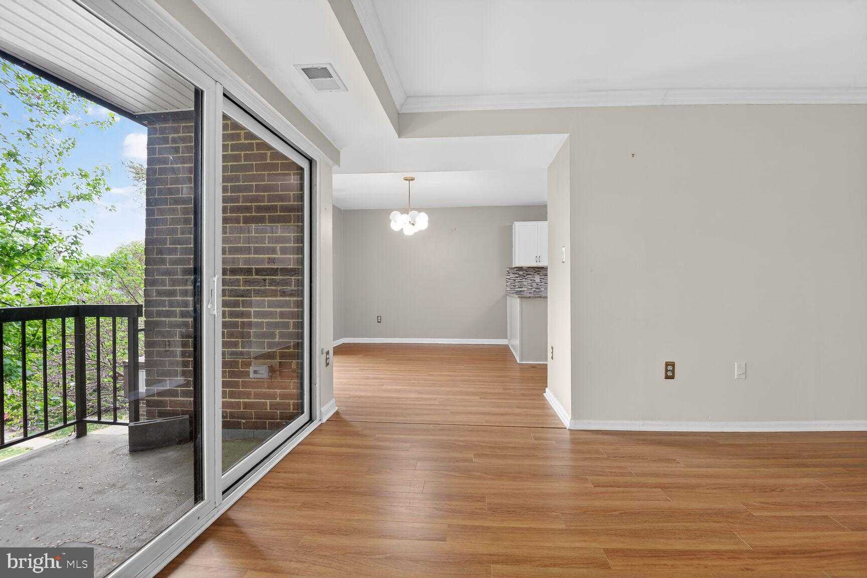 9725 Kings Crown CT Apt 202 photo 6