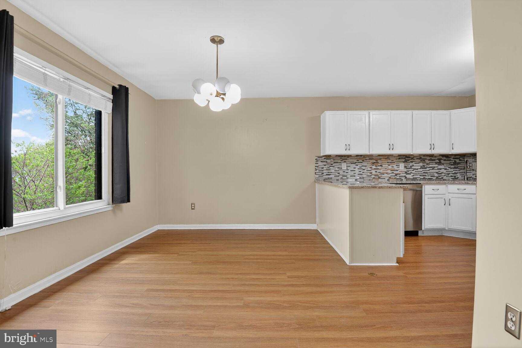 9725 Kings Crown CT Apt 202 photo 7