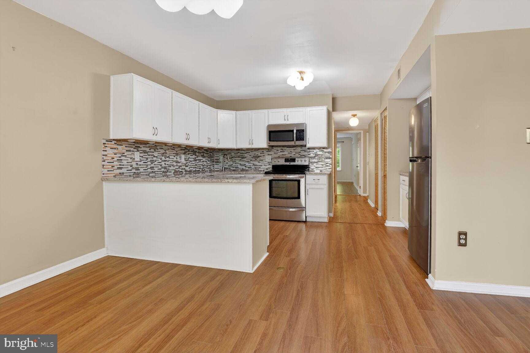 9725 Kings Crown CT Apt 202 photo 8