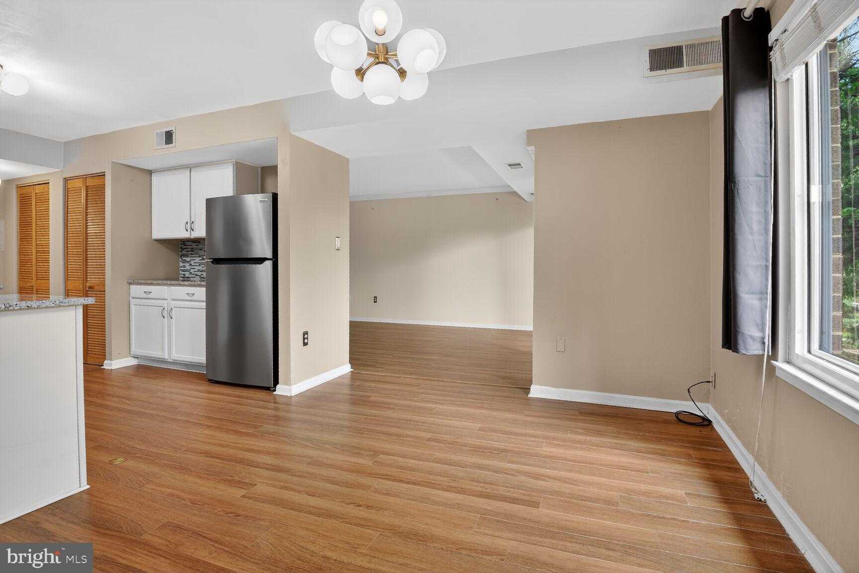 9725 Kings Crown CT Apt 202 photo 9