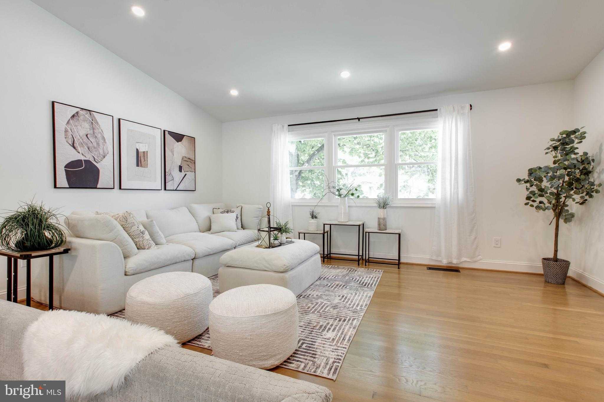 909 Farmstead Rd photo 10