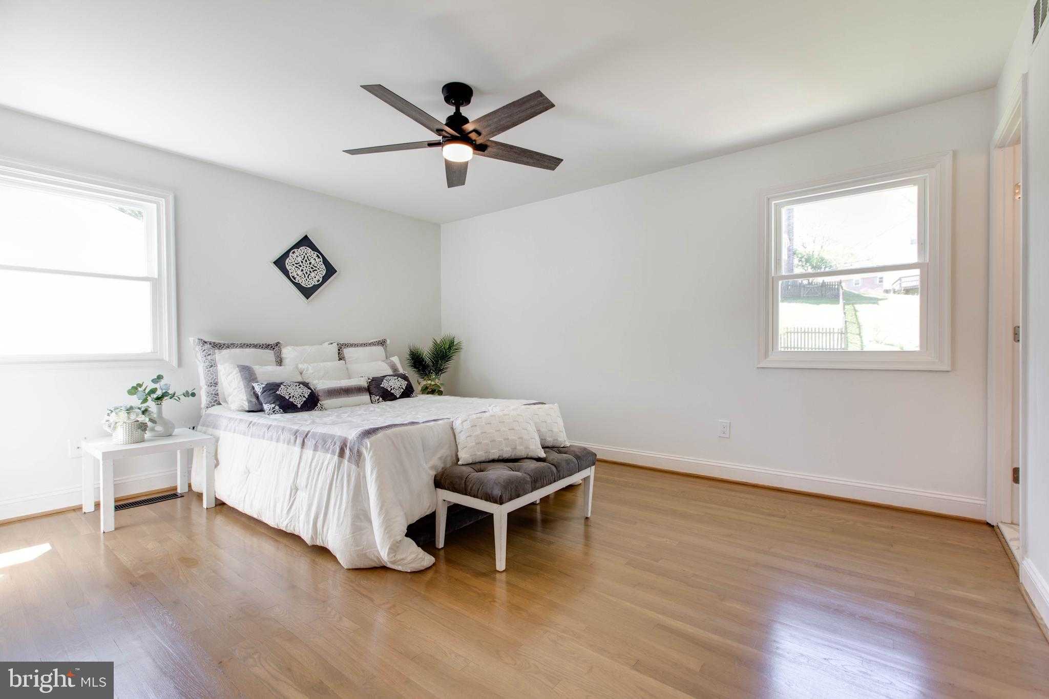 909 Farmstead Rd photo 28