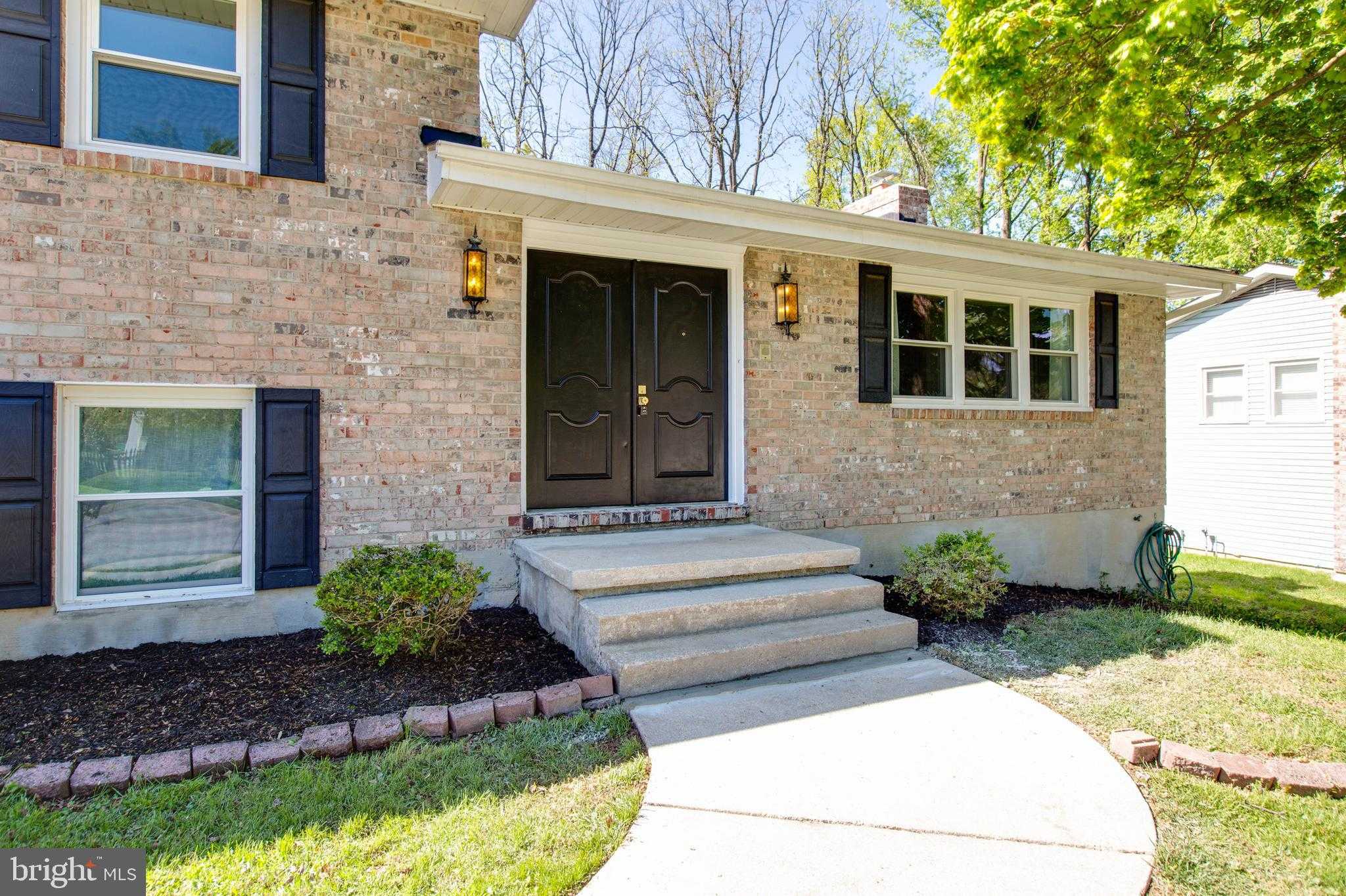 909 Farmstead Rd photo 5