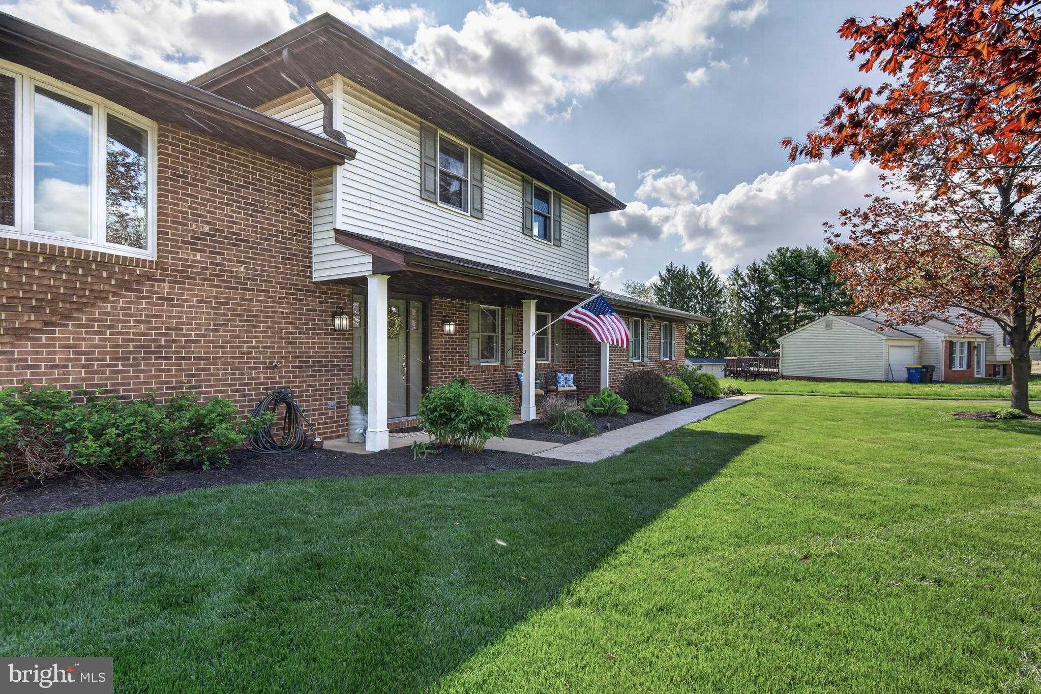 1612 Yorktowne Dr photo 3