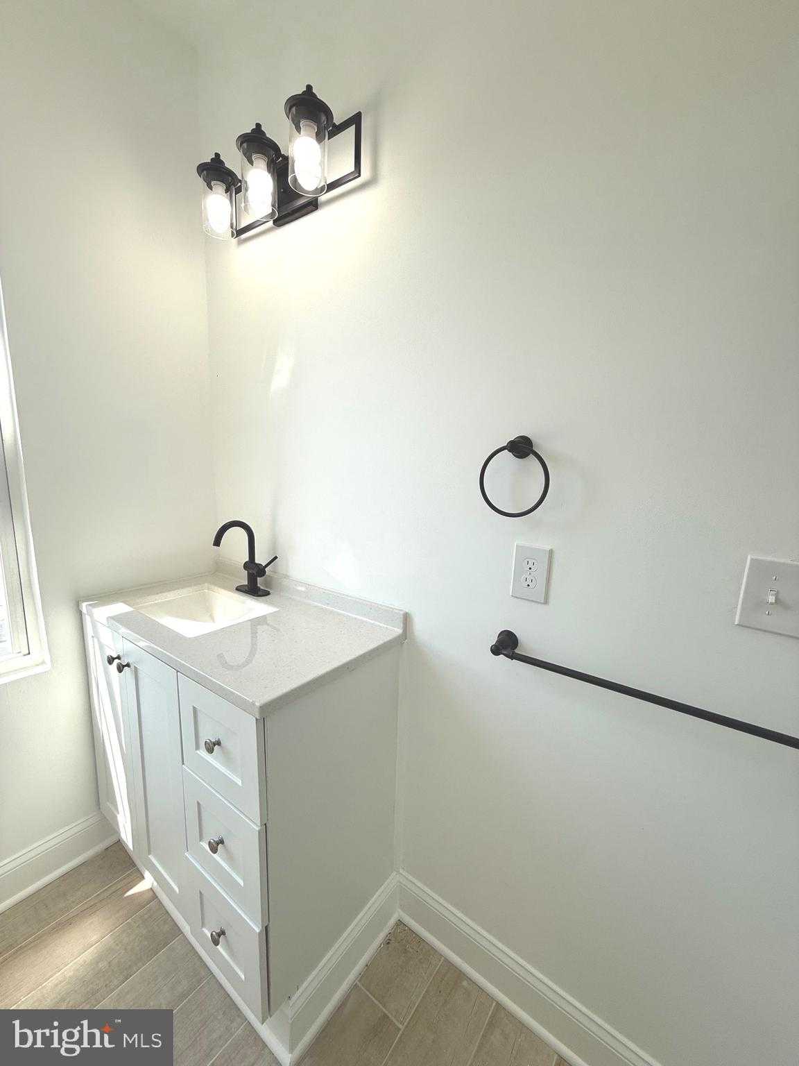 1601 N Longwood St photo 24