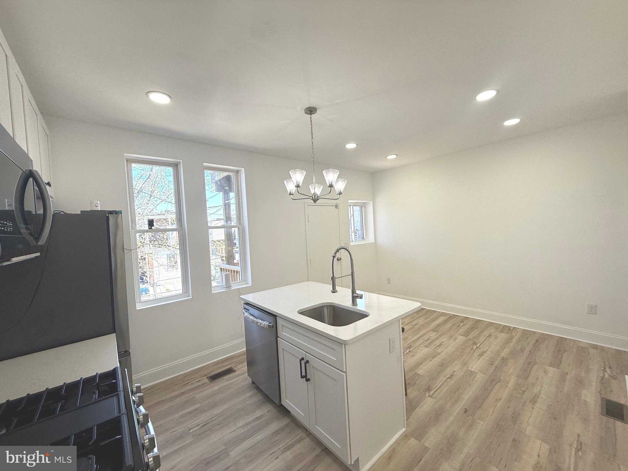 1601 N Longwood St photo 5