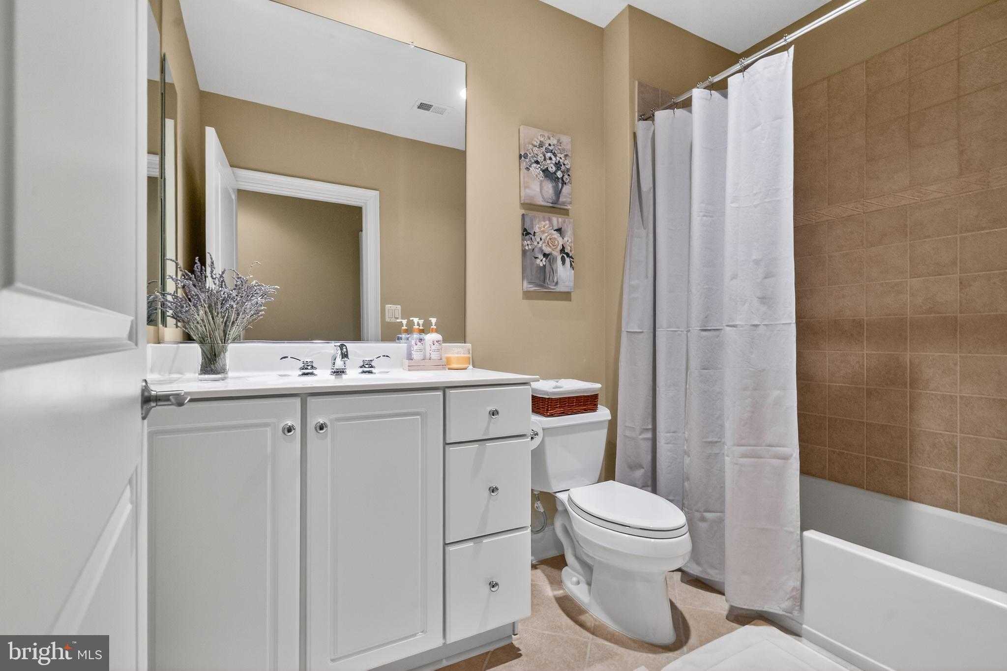 7820 Cadbury Ave photo 34