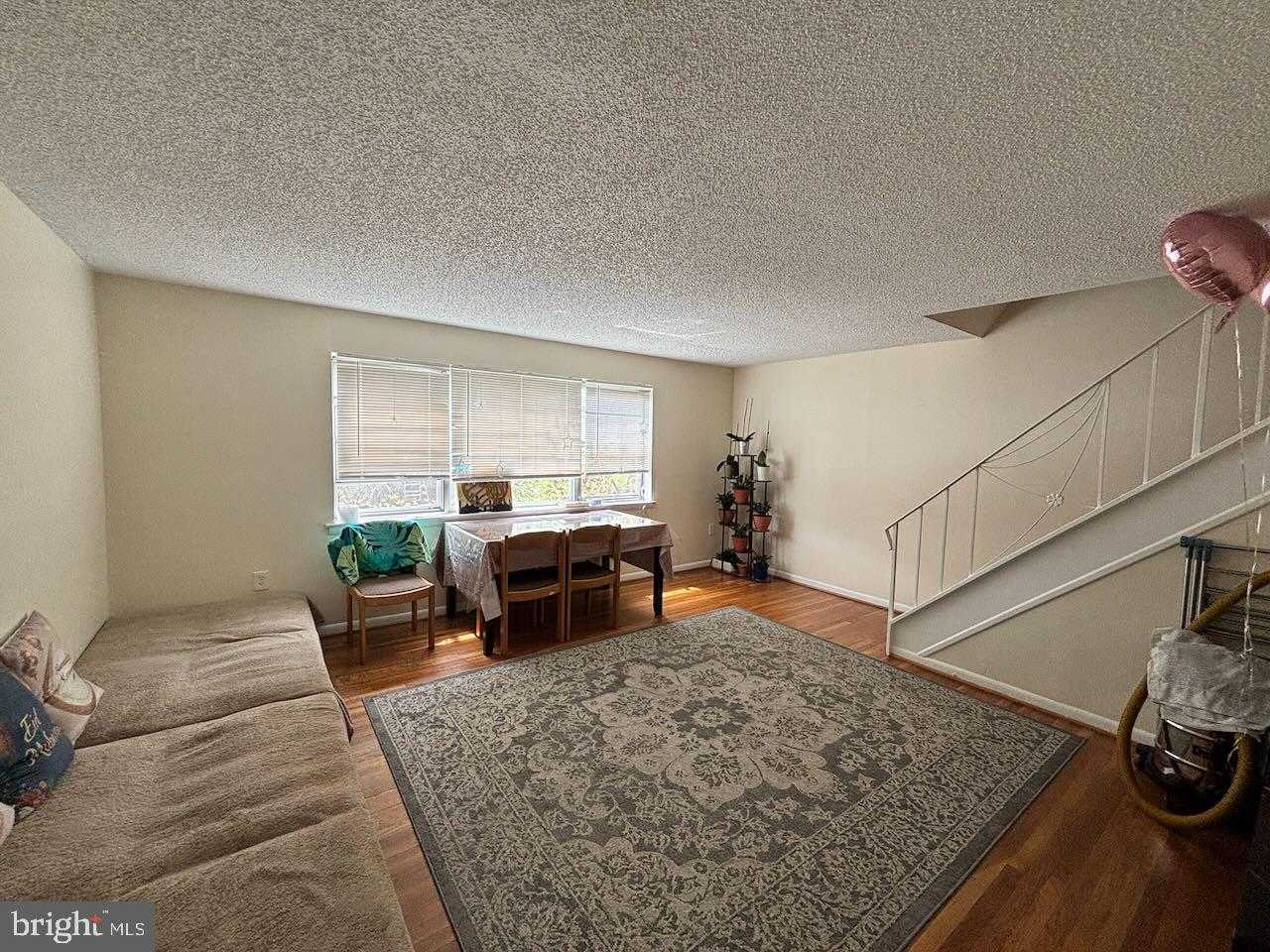 522 Parlin St photo 2