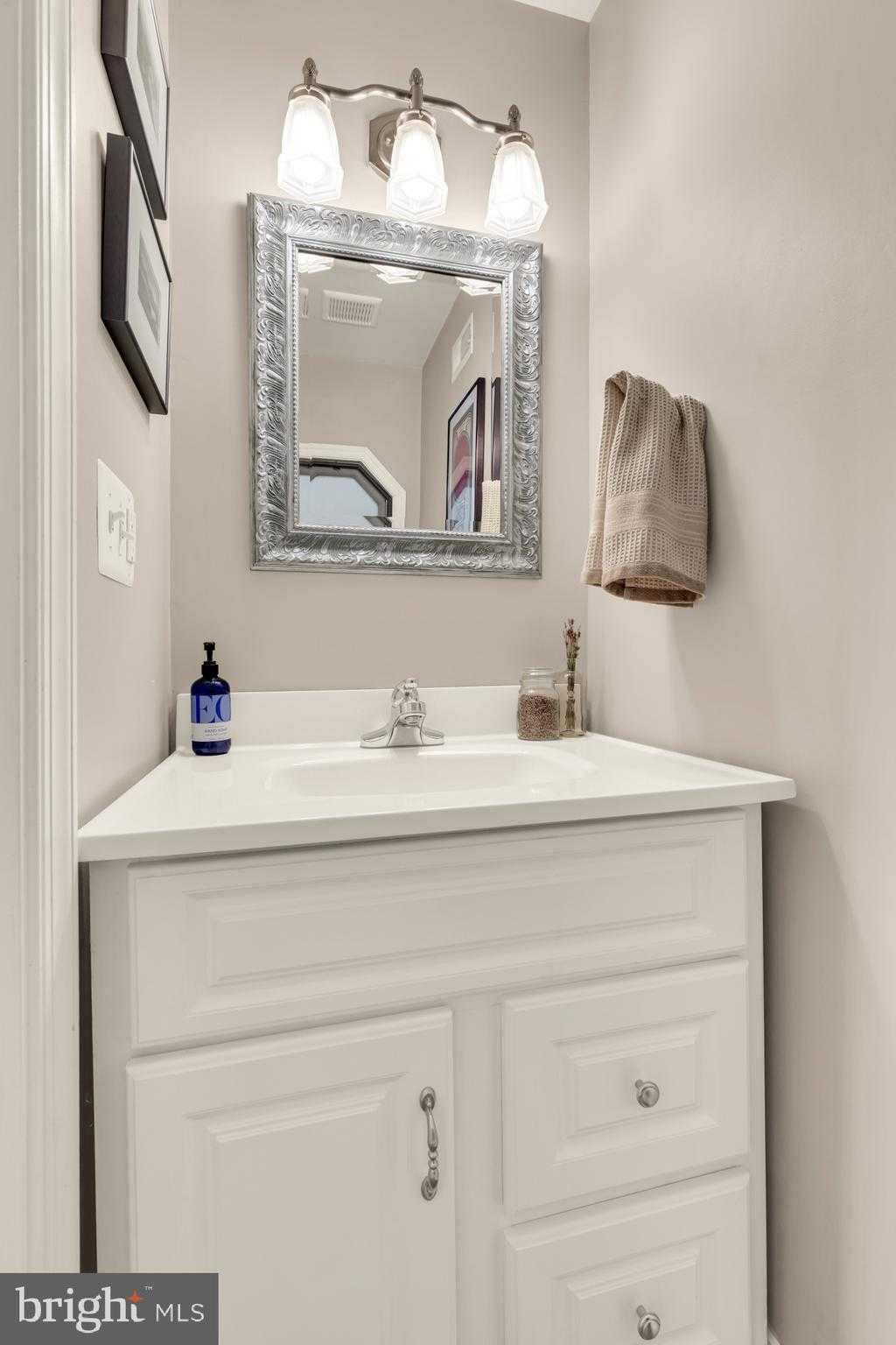 122 E Ostend St photo 12