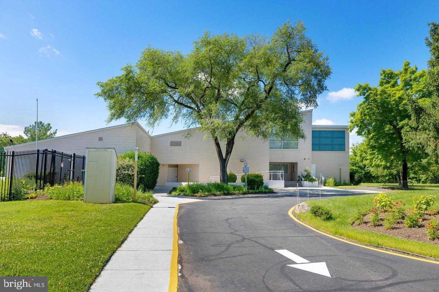 1208 E Iberia Rd photo 43