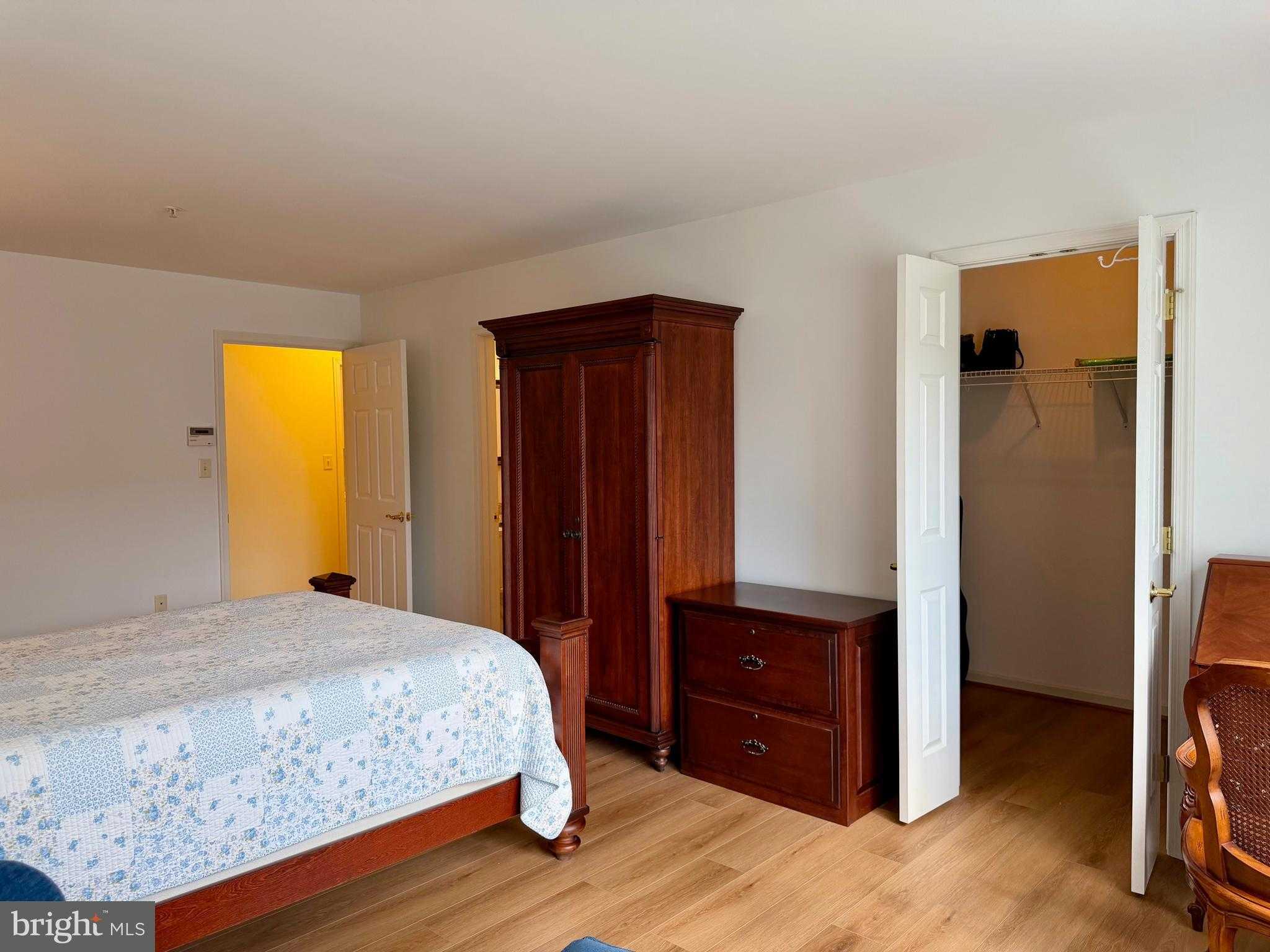 129 Chantilly CT photo 23