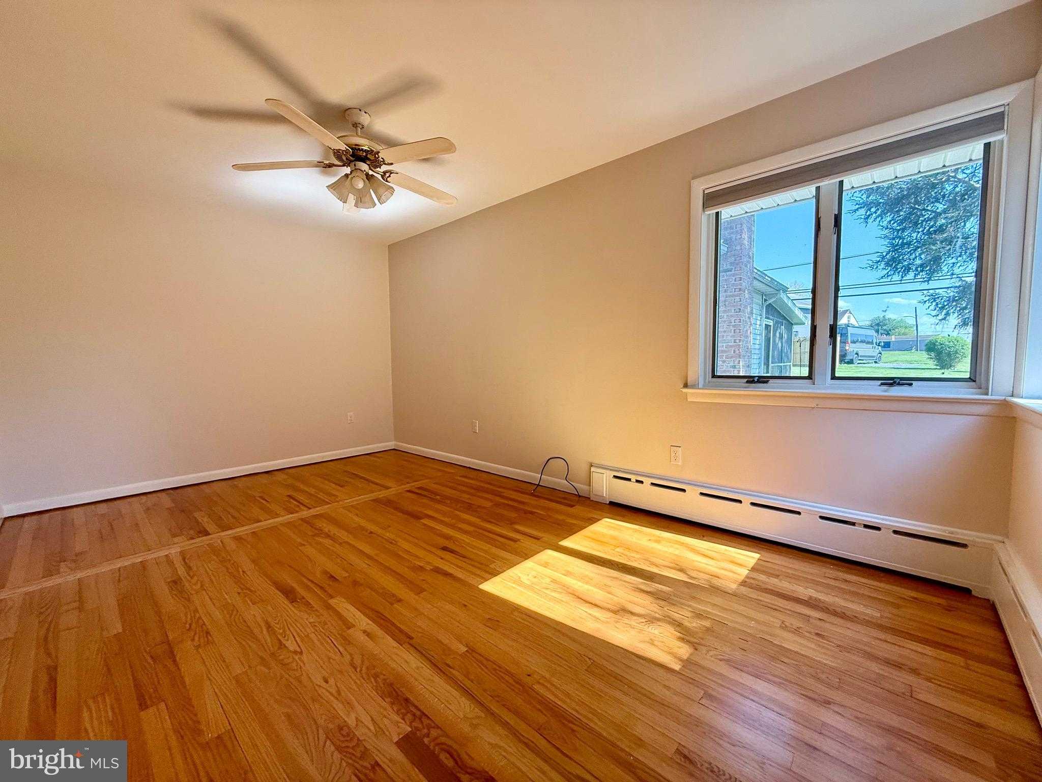 623 W Main St photo 13