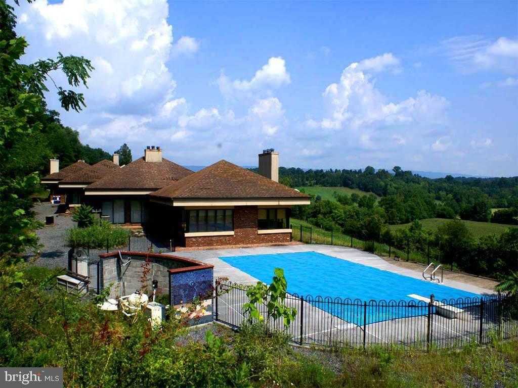 895 Fishers Rd photo 2