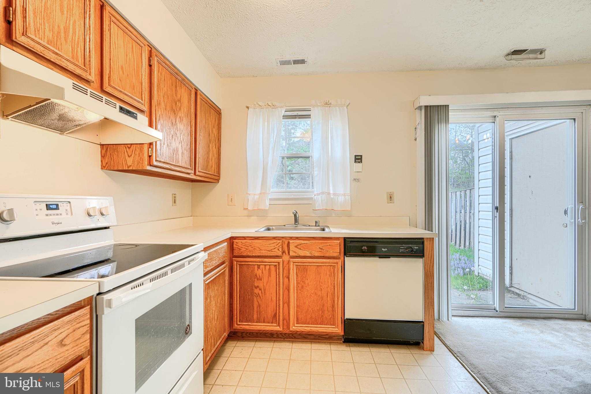 2 Chelmsford CT photo 14