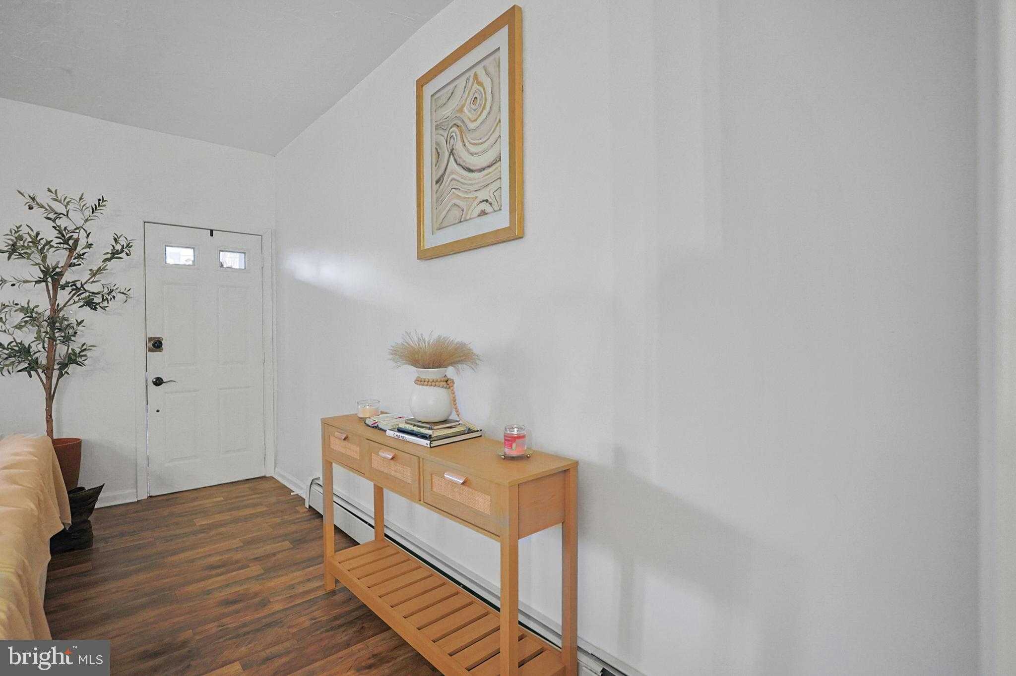 328 Hazle St photo 4