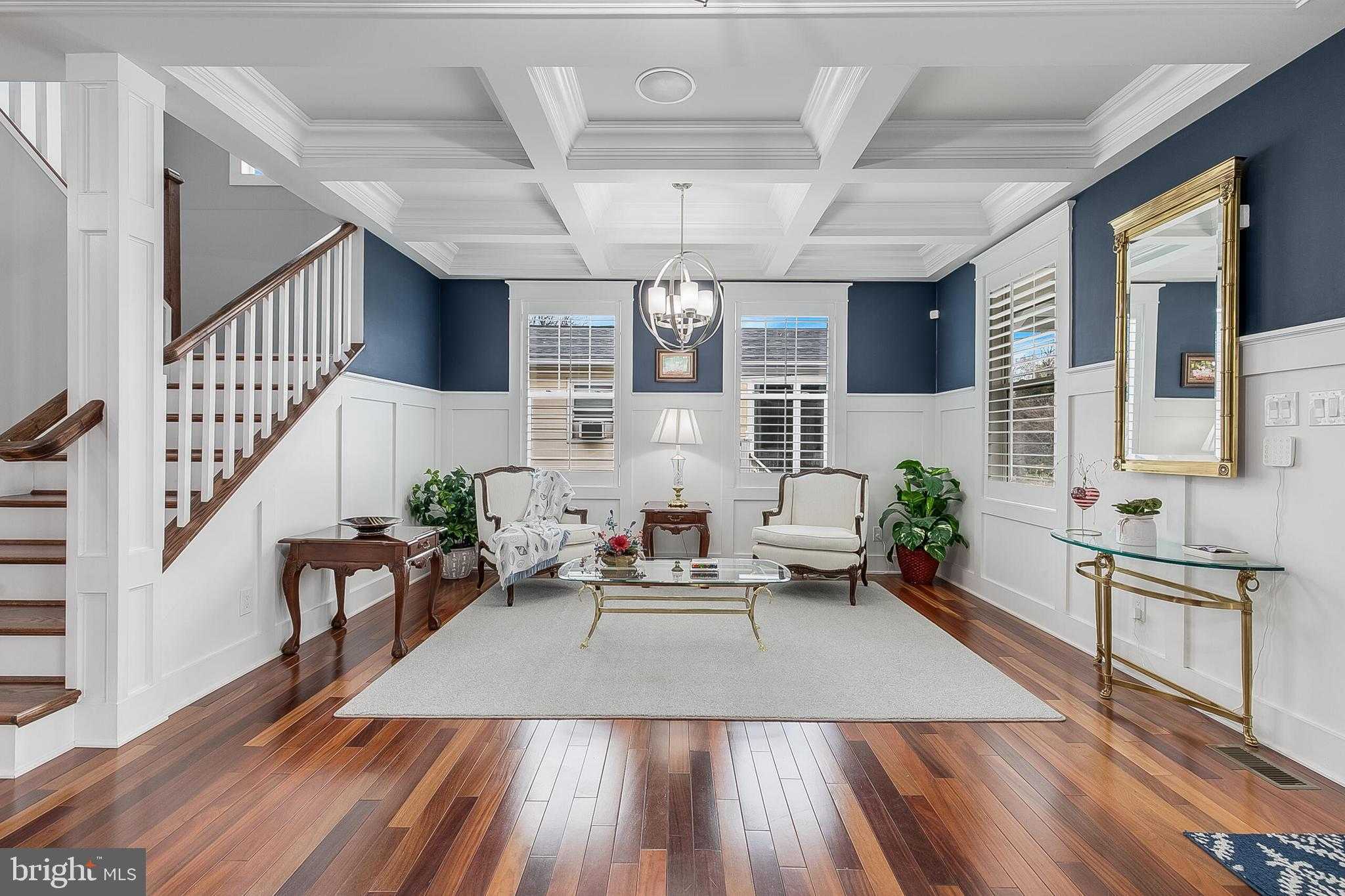 606 S Barton St photo 2