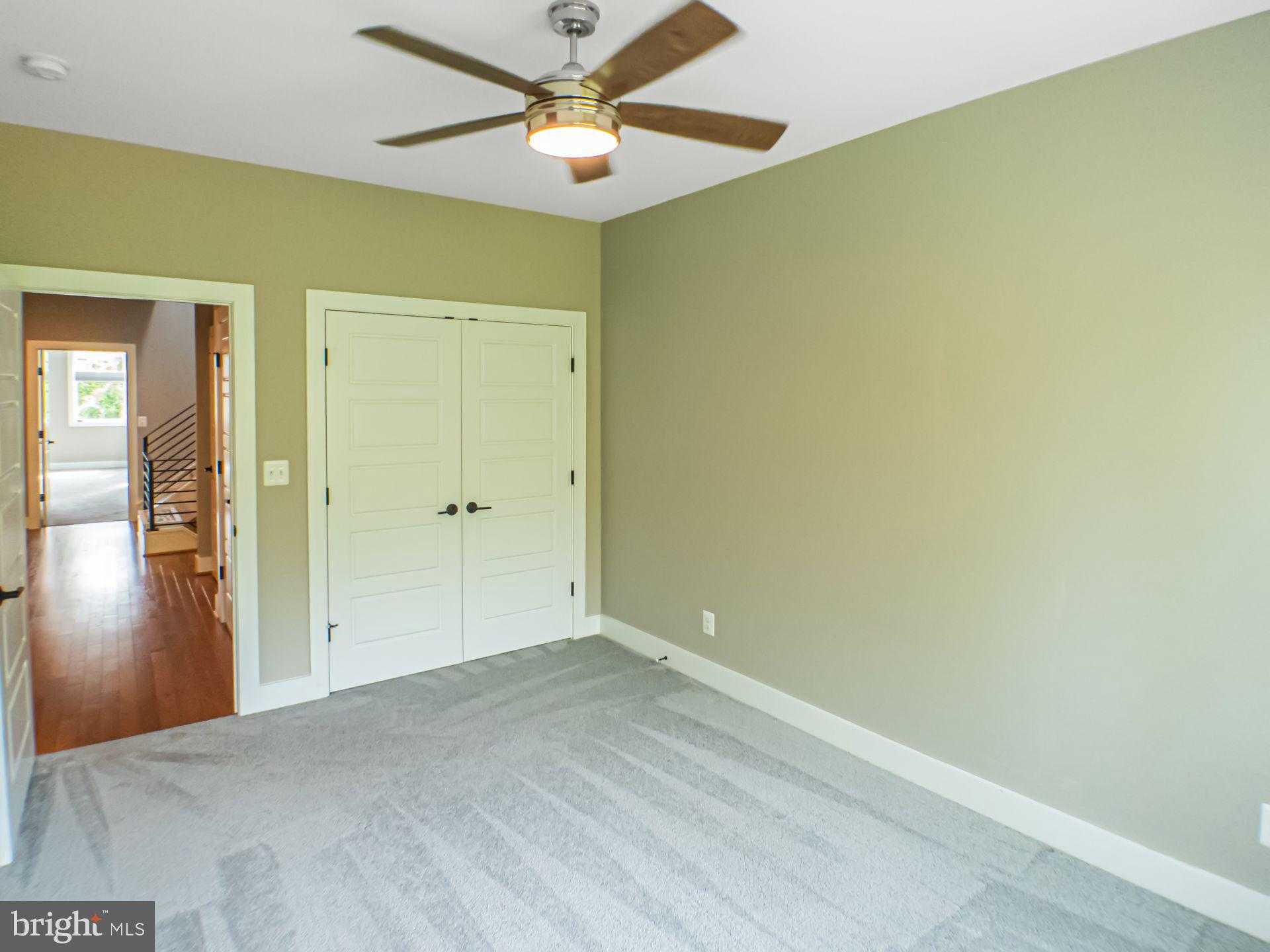 579 Lochlyn Hill Dr photo 12