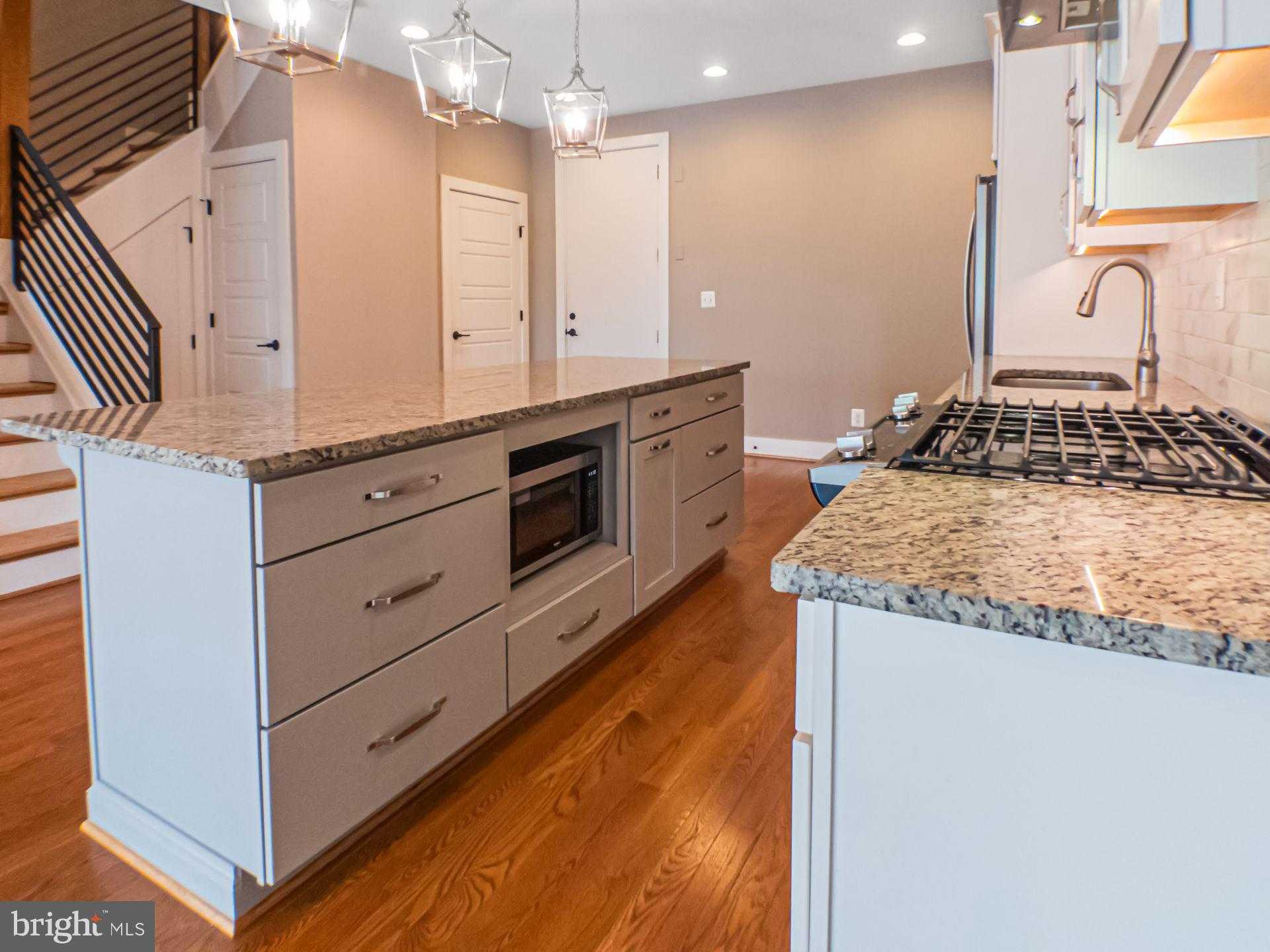 579 Lochlyn Hill Dr photo 9