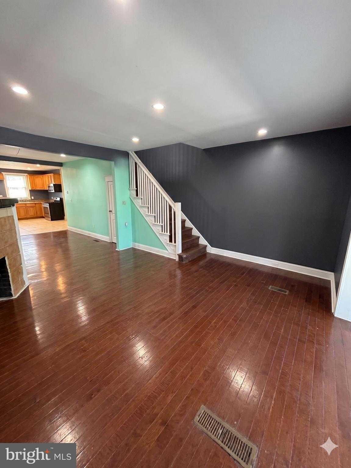 218 E Roosevelt Blvd photo 2